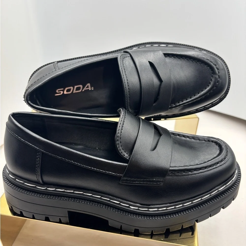Soda Eurekas platform soho Women's Black Chunky slip on  Loafers